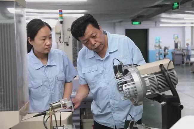 新鄉(xiāng)化纖成立新材料研究院，開啟纖維產(chǎn)業(yè)創(chuàng)新與轉(zhuǎn)化新篇章